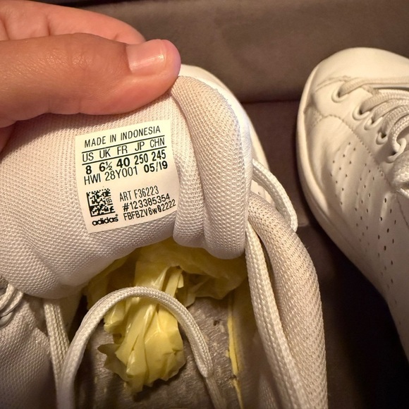 Adidas White Sneakers Women’s Size 8 - Picture 5 of 5